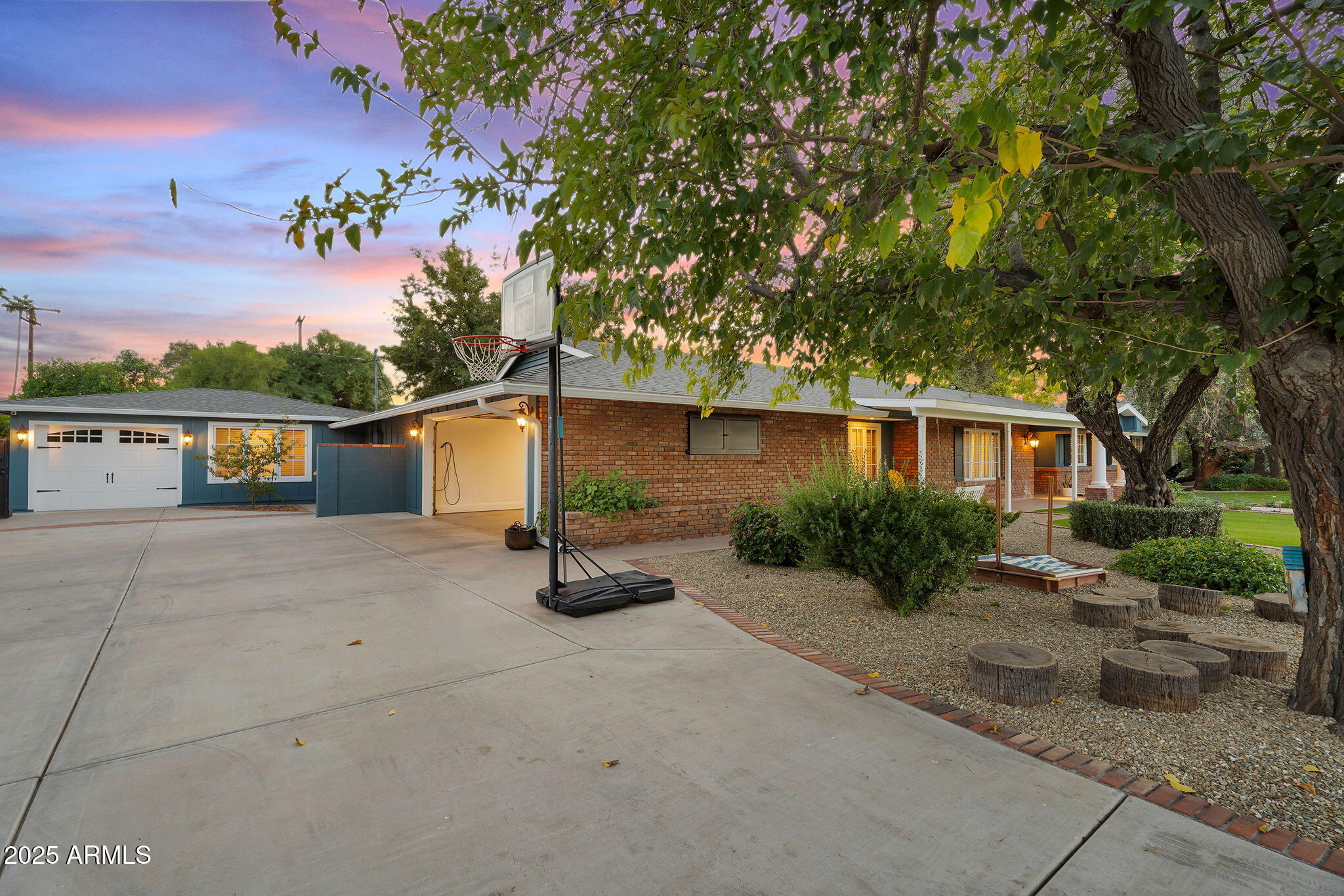 229 West Berridge Lane Phoenix, AZ 85013 - Photo 6 of 78 229 W Berridge