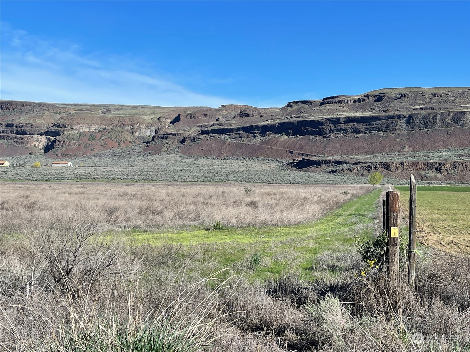 -nna Palisades Road Palisades, WA 98845 - Photo 1 of 5 a view of a lake view