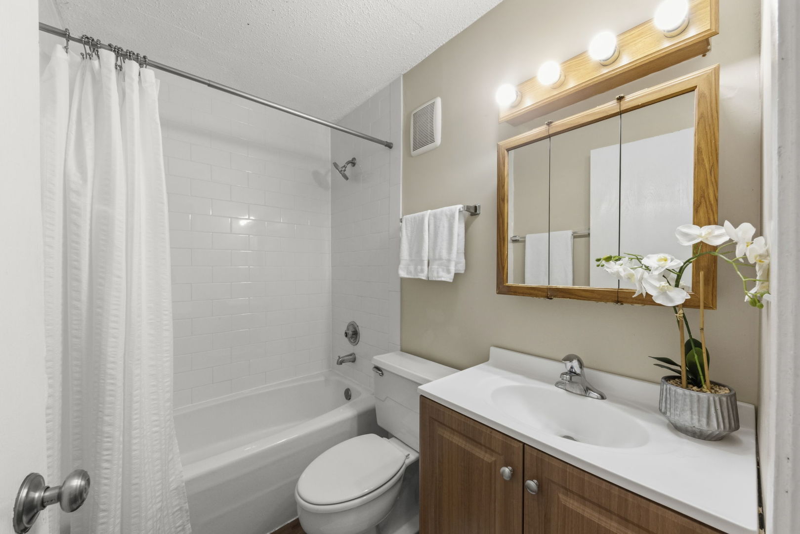 1043 South York Road, Unit 208 Bensenville, IL 60106 - Photo 4 of 15