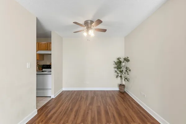 $135,000 | 1043 South York Road, Unit 208, Bensenville, IL 60106