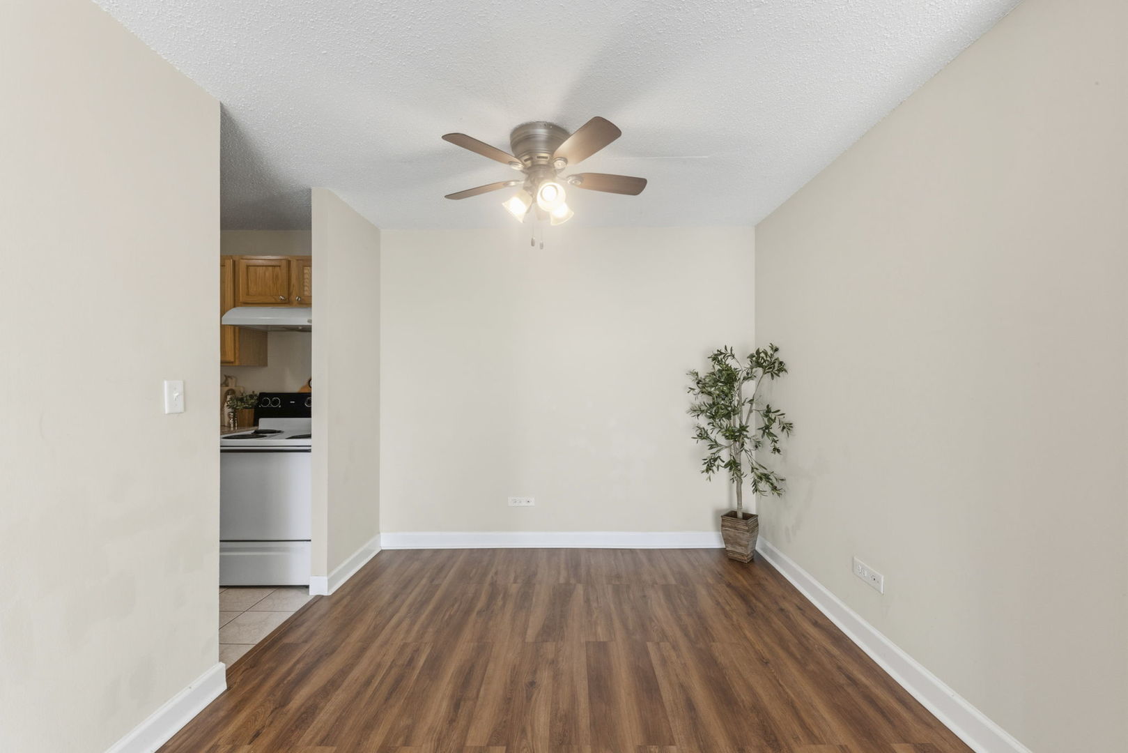 1043 South York Road, Unit 208 Bensenville, IL 60106 - Photo 6 of 15