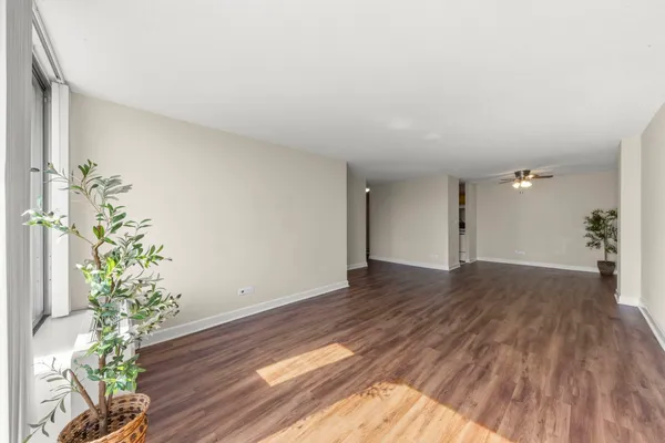 $135,000 | 1043 South York Road, Unit 208, Bensenville, IL 60106