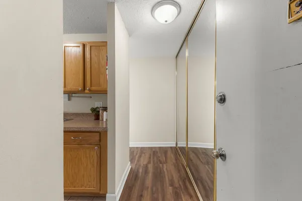 $135,000 | 1043 South York Road, Unit 208, Bensenville, IL 60106