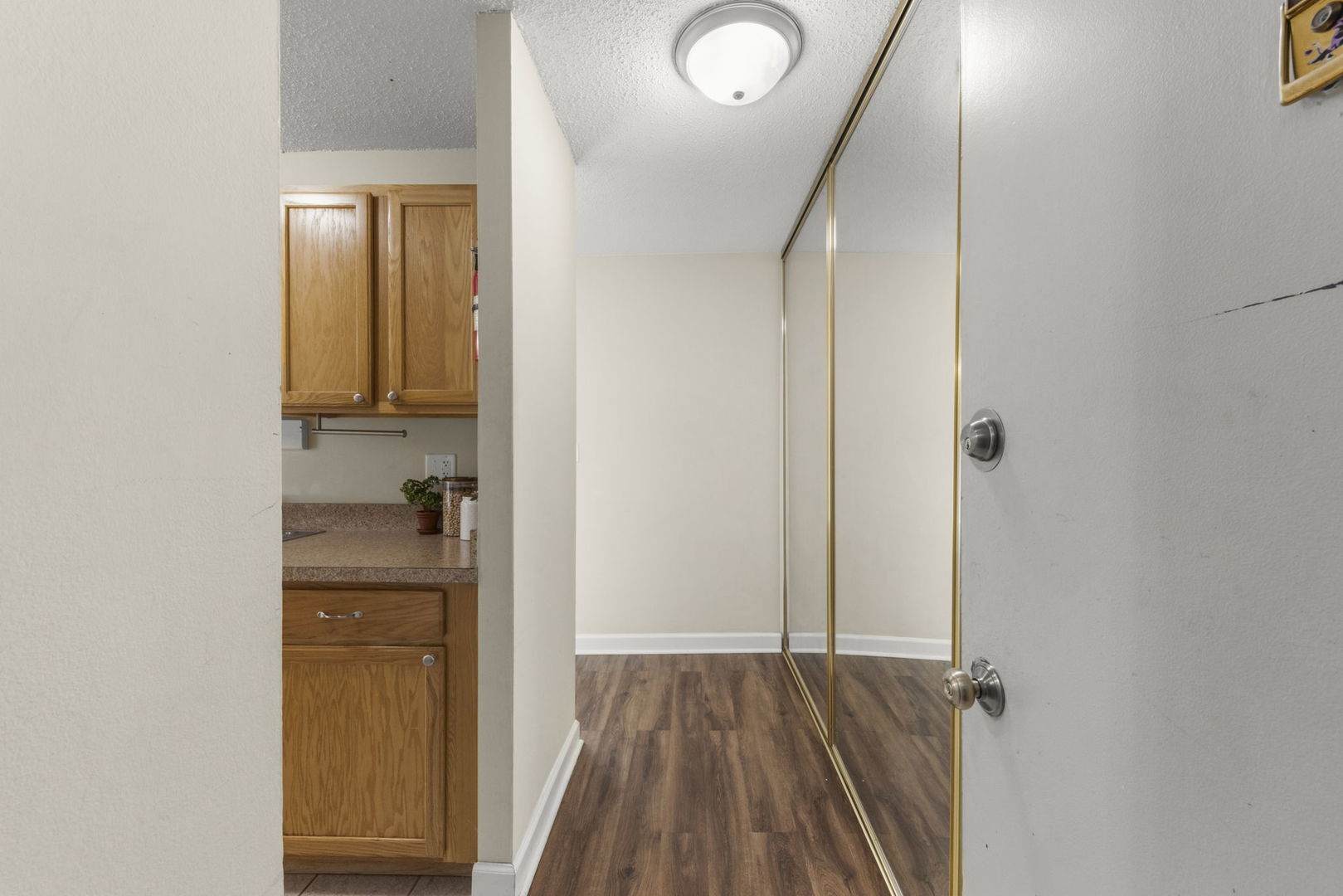 1043 South York Road, Unit 208 Bensenville, IL 60106 - Photo 8 of 15
