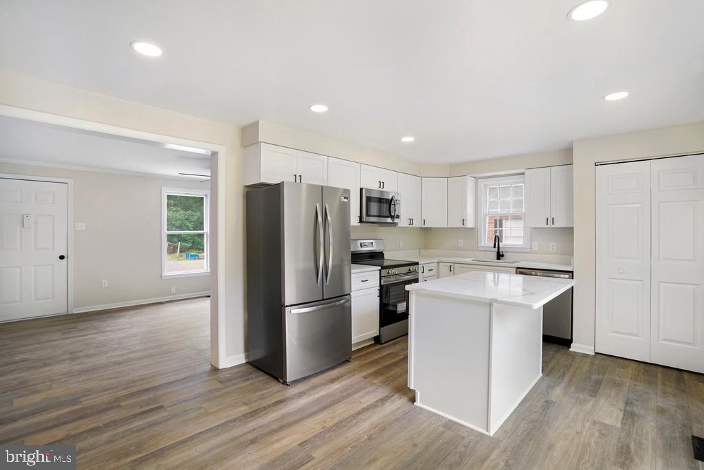 26407 Hillendale Road Hollywood, MD 20636 - Photo 7 of 22 Seamless kitchen and dining.