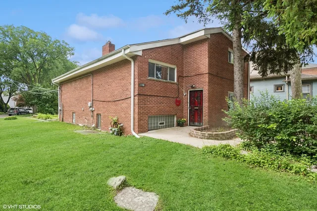 $322,000 | 2208 Foster Street, Evanston, IL 60201