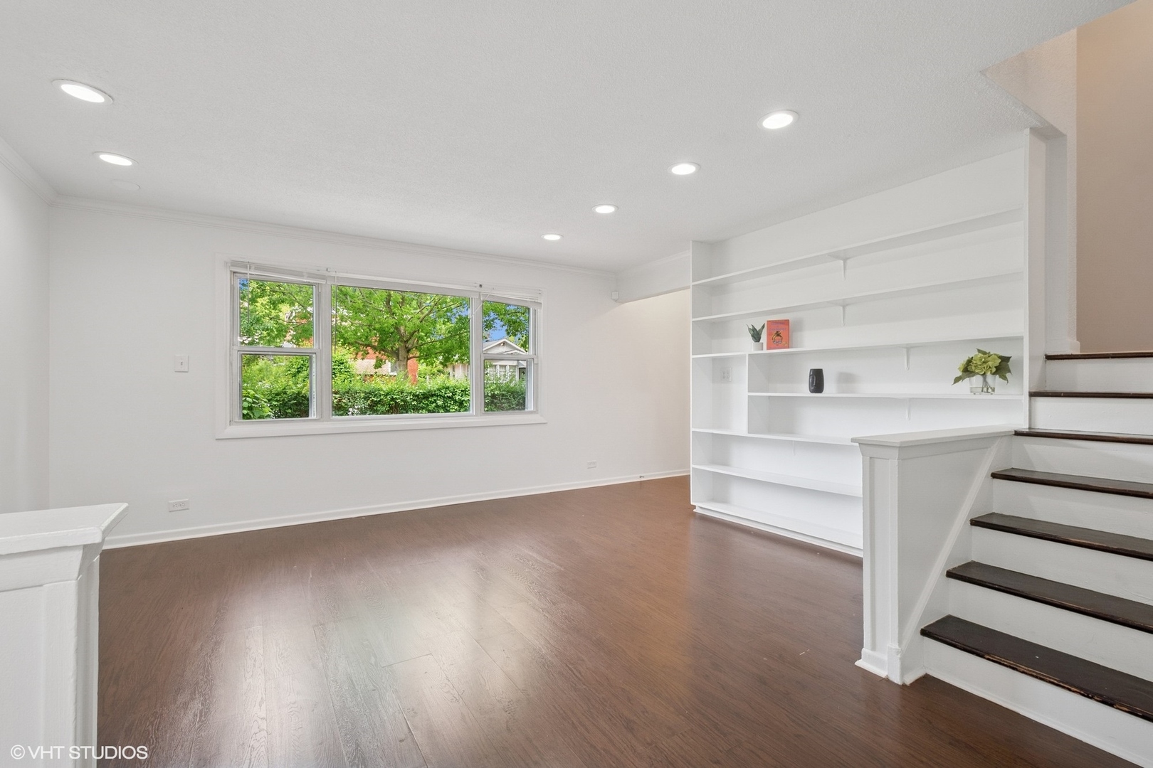 2208 Foster Street Evanston, IL 60201 - Photo 3 of 16