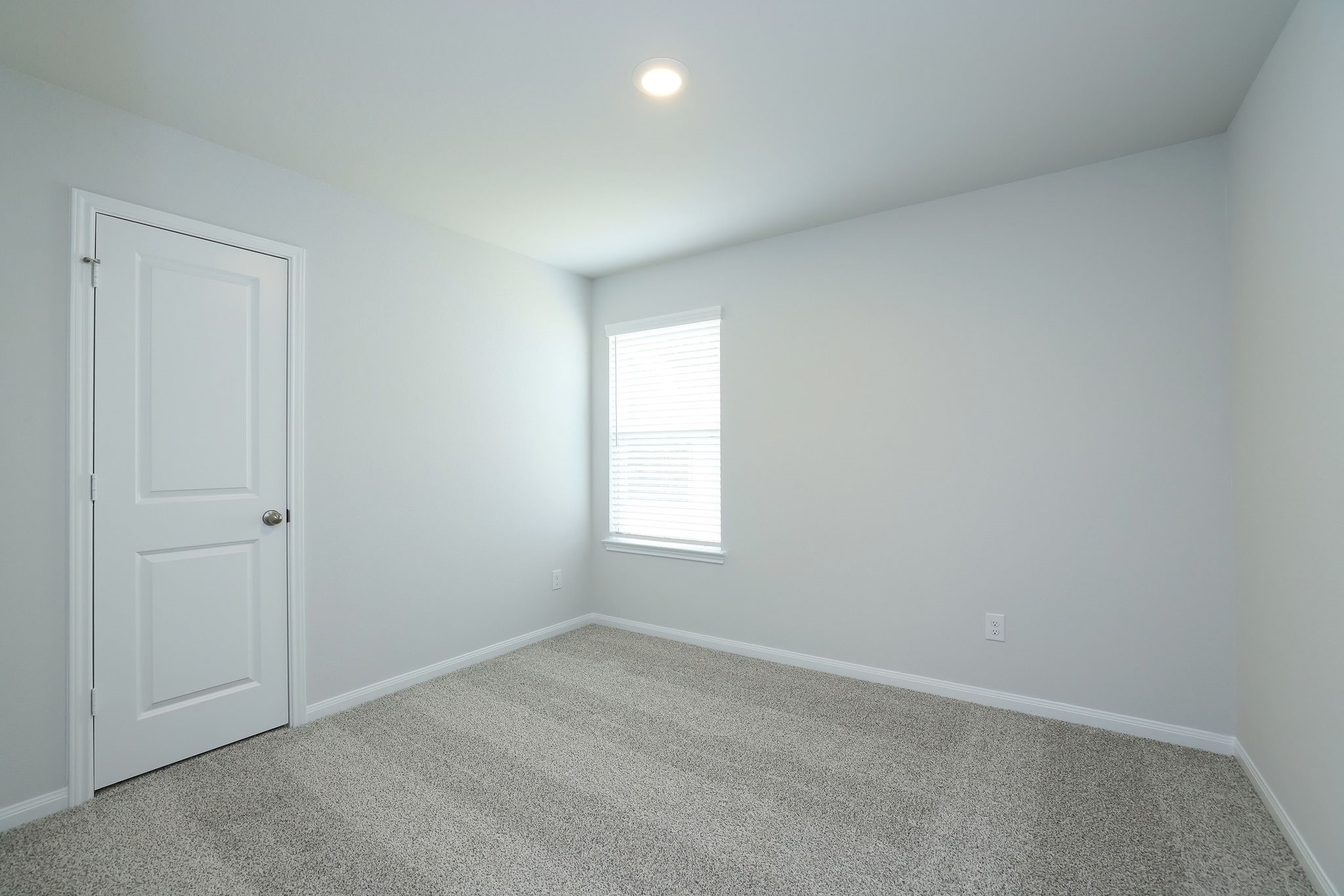 26439 Lake Shore Drive Hempstead, TX 77445 - Photo 19 of 45 an empty room with a window