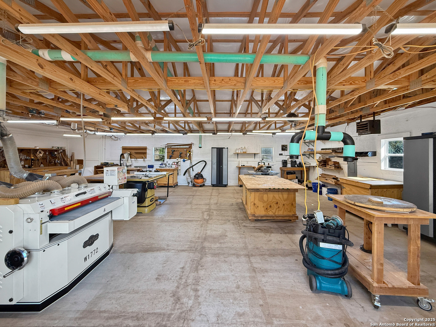 1406 Harper Road Kerrville, TX 78028 - Photo 11 of 33