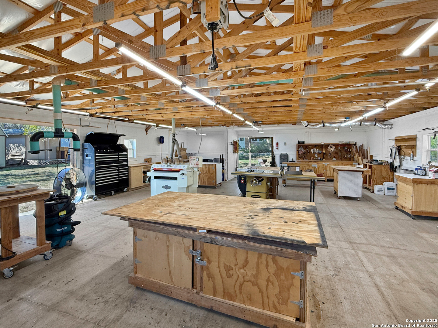 1406 Harper Road Kerrville, TX 78028 - Photo 10 of 33