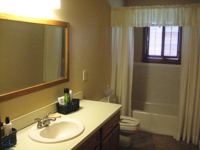 53770 Romeo Plank Road Macomb, MI 48042 - Photo 8 of 13 31102004-7.JPG