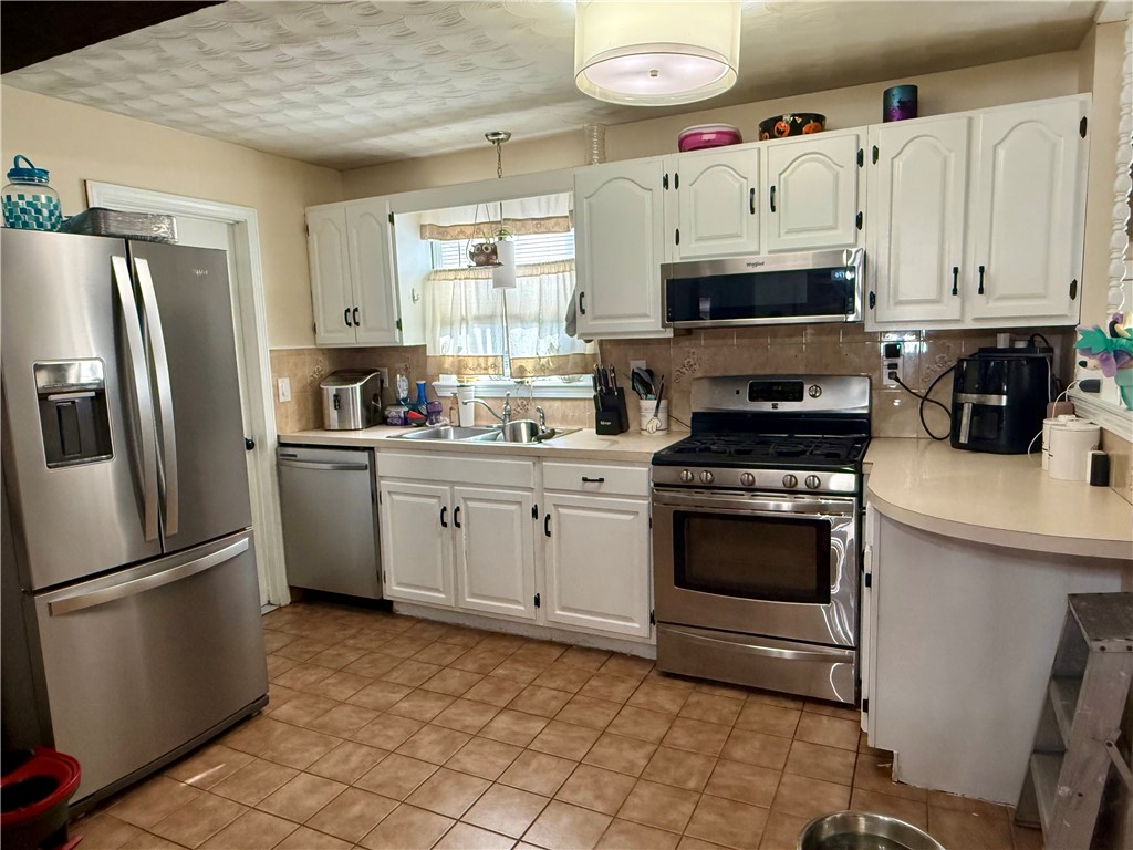 3 Clover Street Pawtucket, RI 02860 - Photo 5 of 22