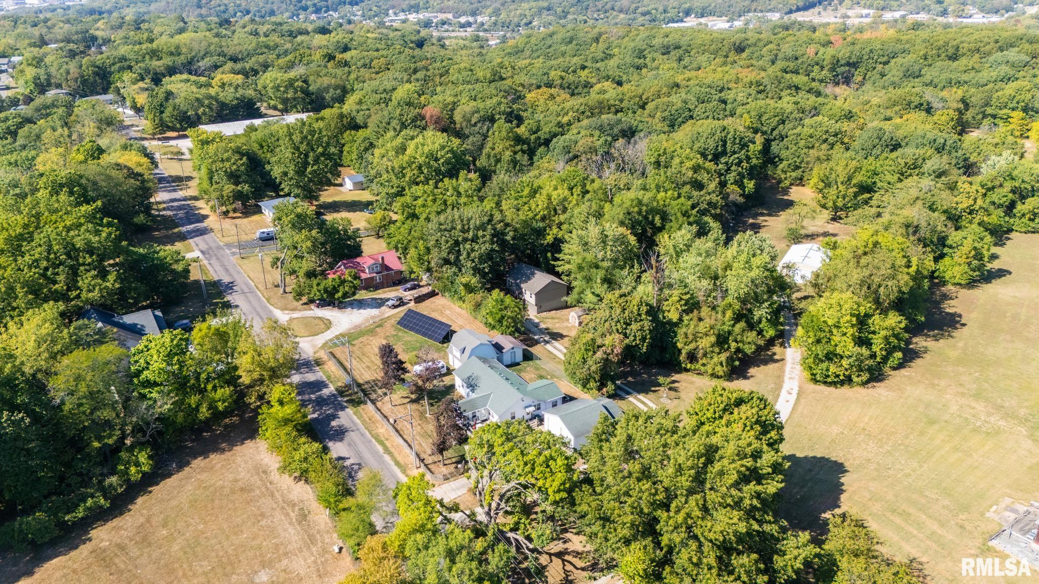 1513 Bloomington Road East Peoria, IL 61611 - Photo 11 of 60 Gallery Image 11