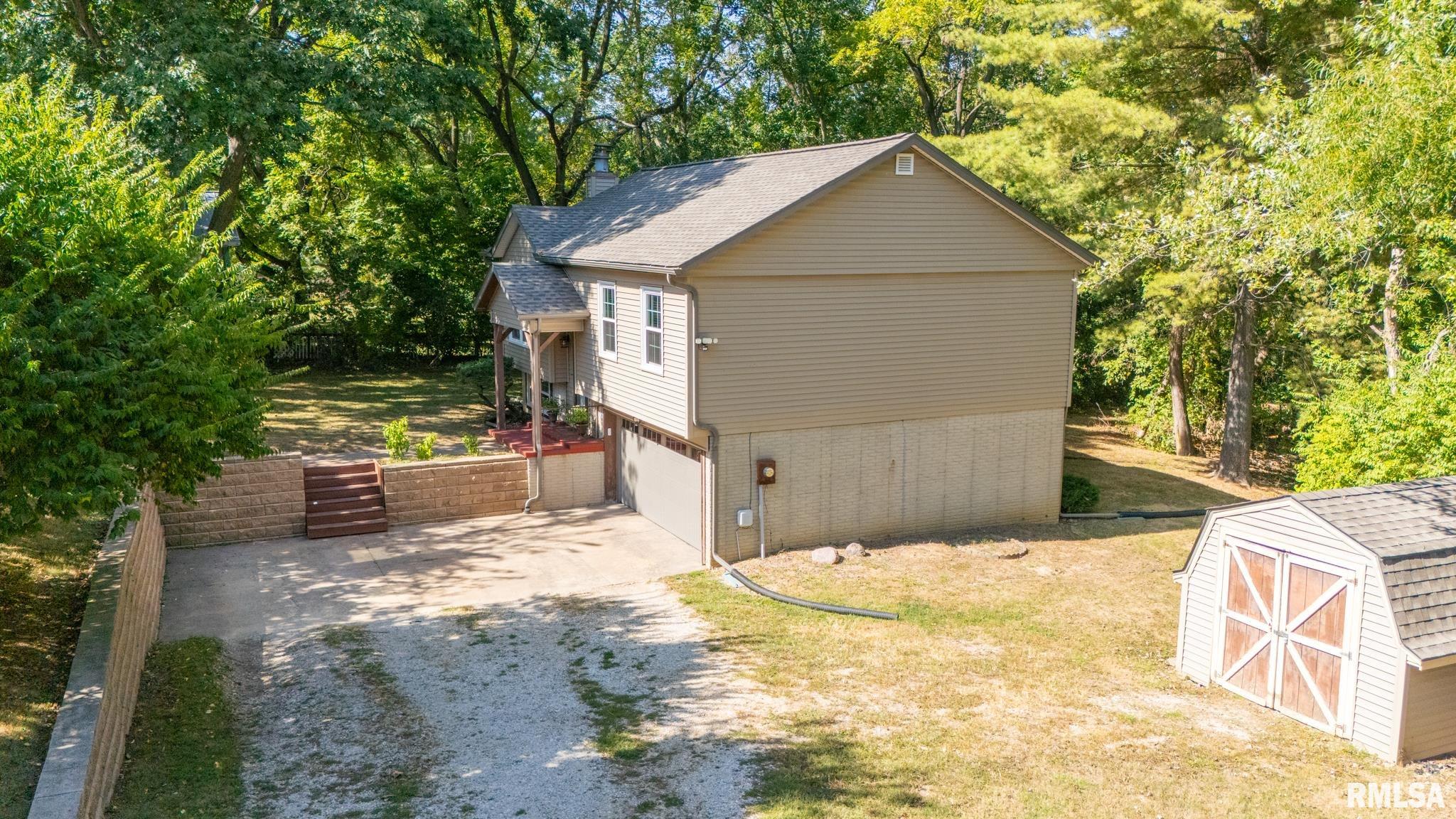 1513 Bloomington Road East Peoria, IL 61611 - Photo 4 of 60 Gallery Image 4