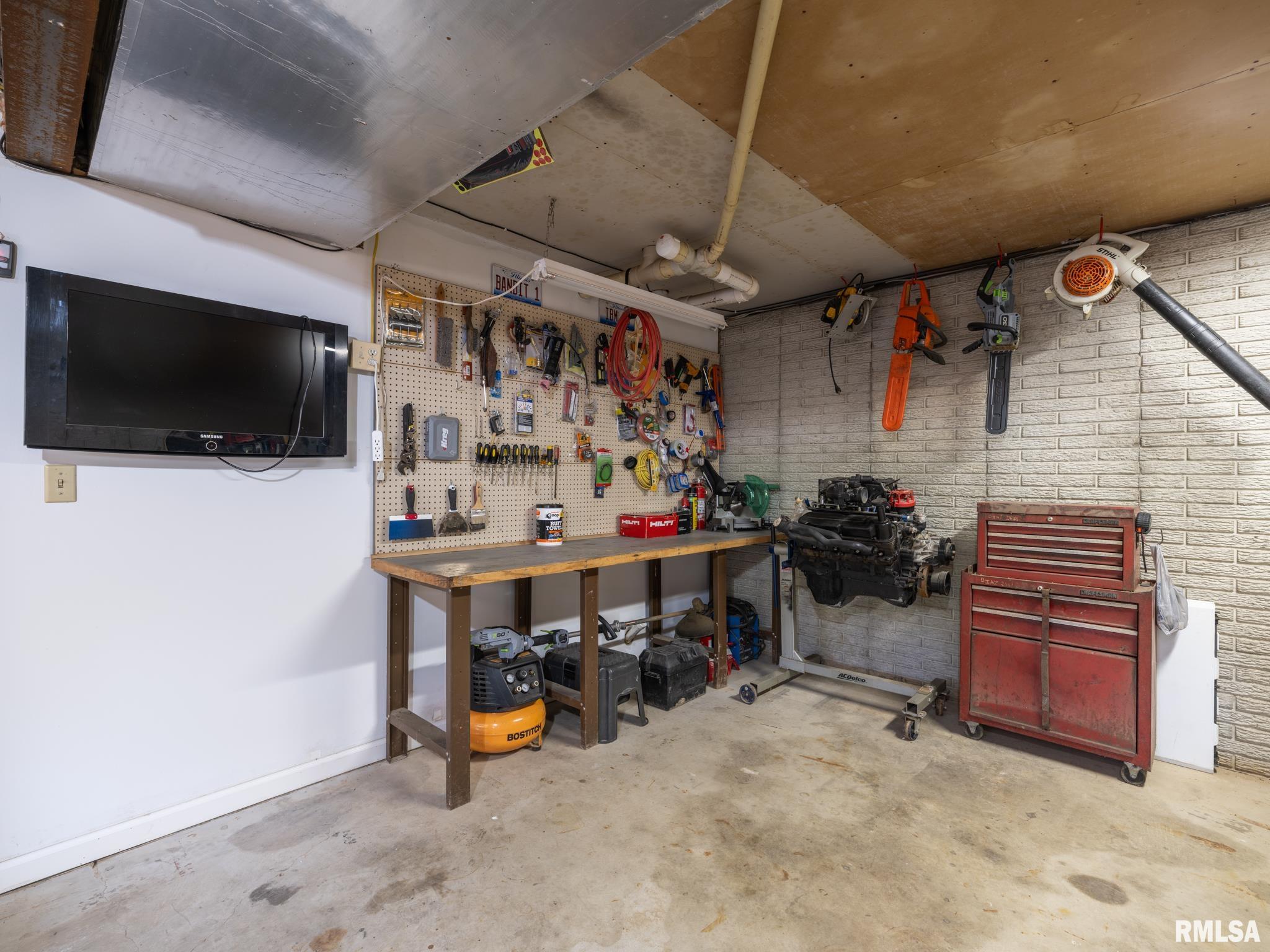 1513 Bloomington Road East Peoria, IL 61611 - Photo 59 of 60 Gallery Image 59