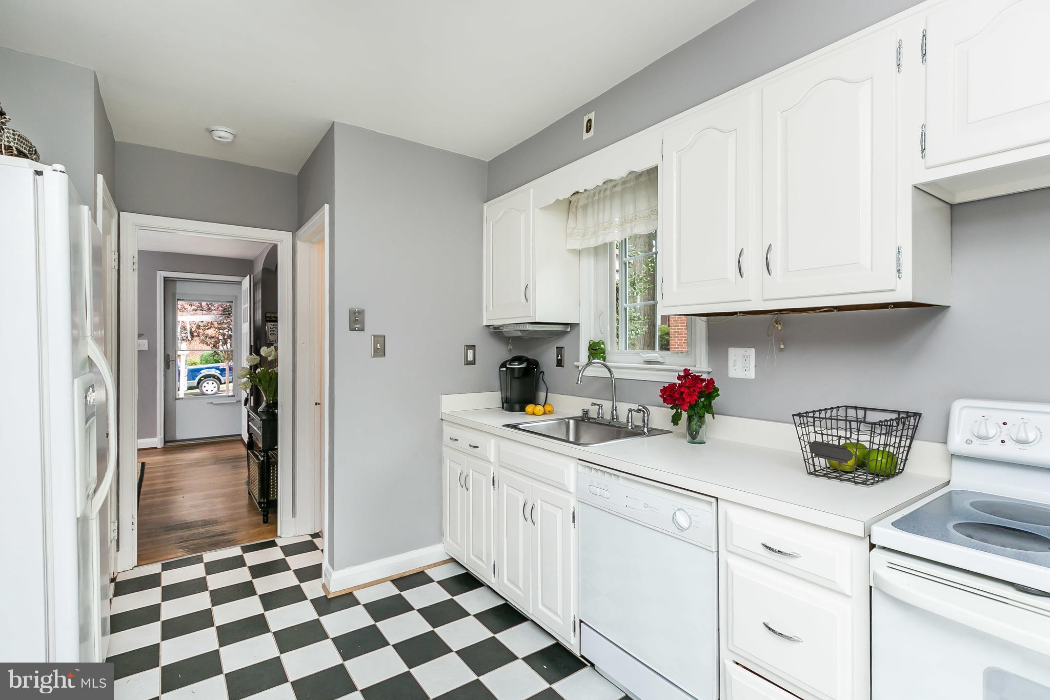 40 Dunvegan Road Baltimore, MD 21228 - Photo 13 of 26 Roomy pantry & built-in decorative shelving