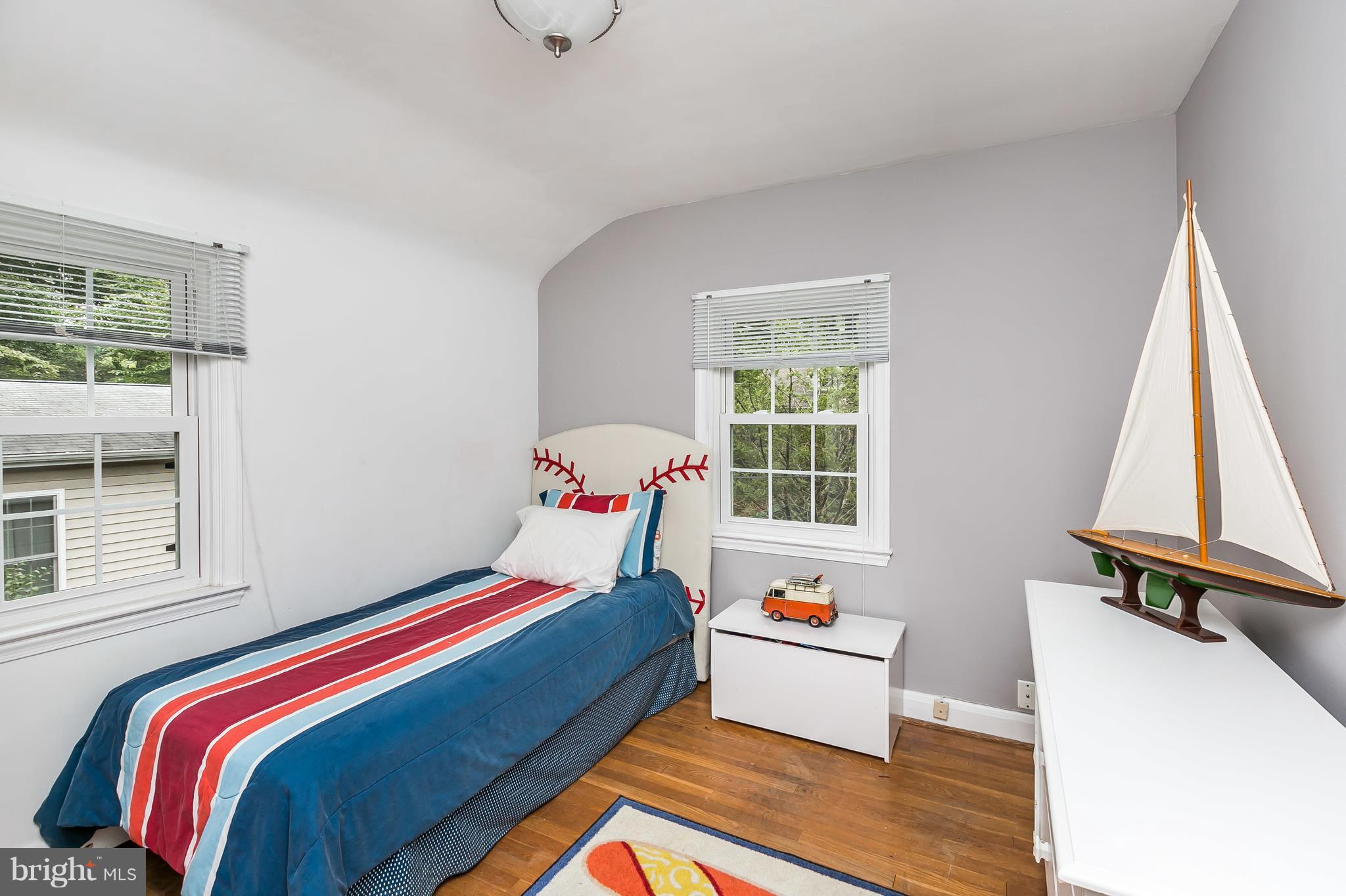 40 Dunvegan Road Baltimore, MD 21228 - Photo 18 of 26 Sunny Third Bedroom