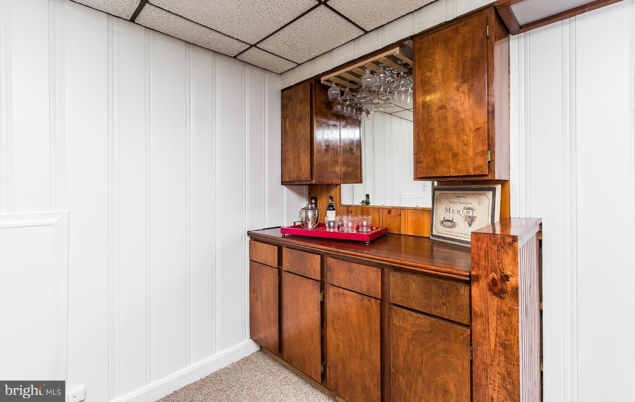 40 Dunvegan Road Baltimore, MD 21228 - Photo 22 of 26 More entertaining opportunities Built-in bar