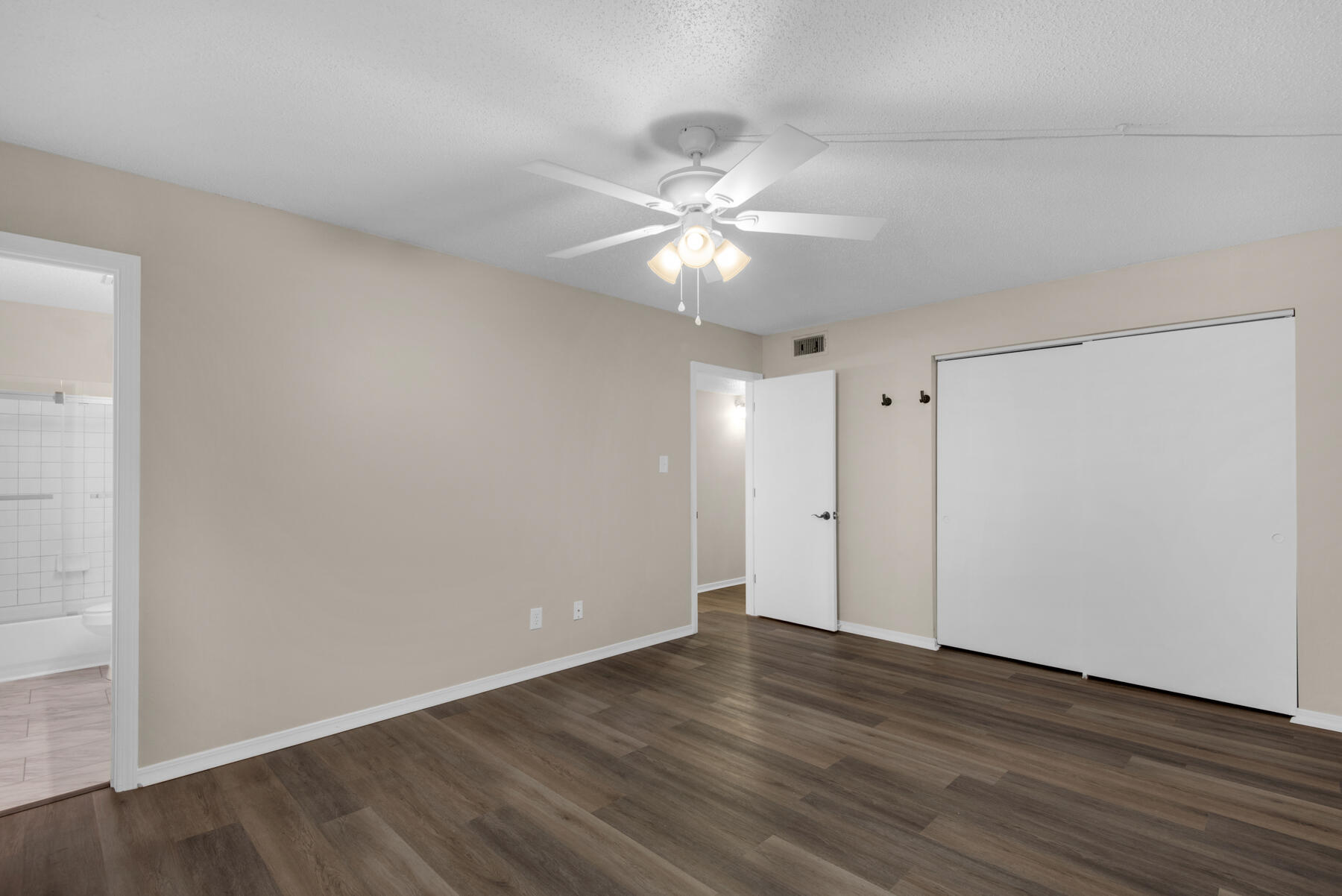 210 Pelham Road, Unit 119A Fort Walton Beach, FL 32547 - Photo 12 of 21 Master Bedroom