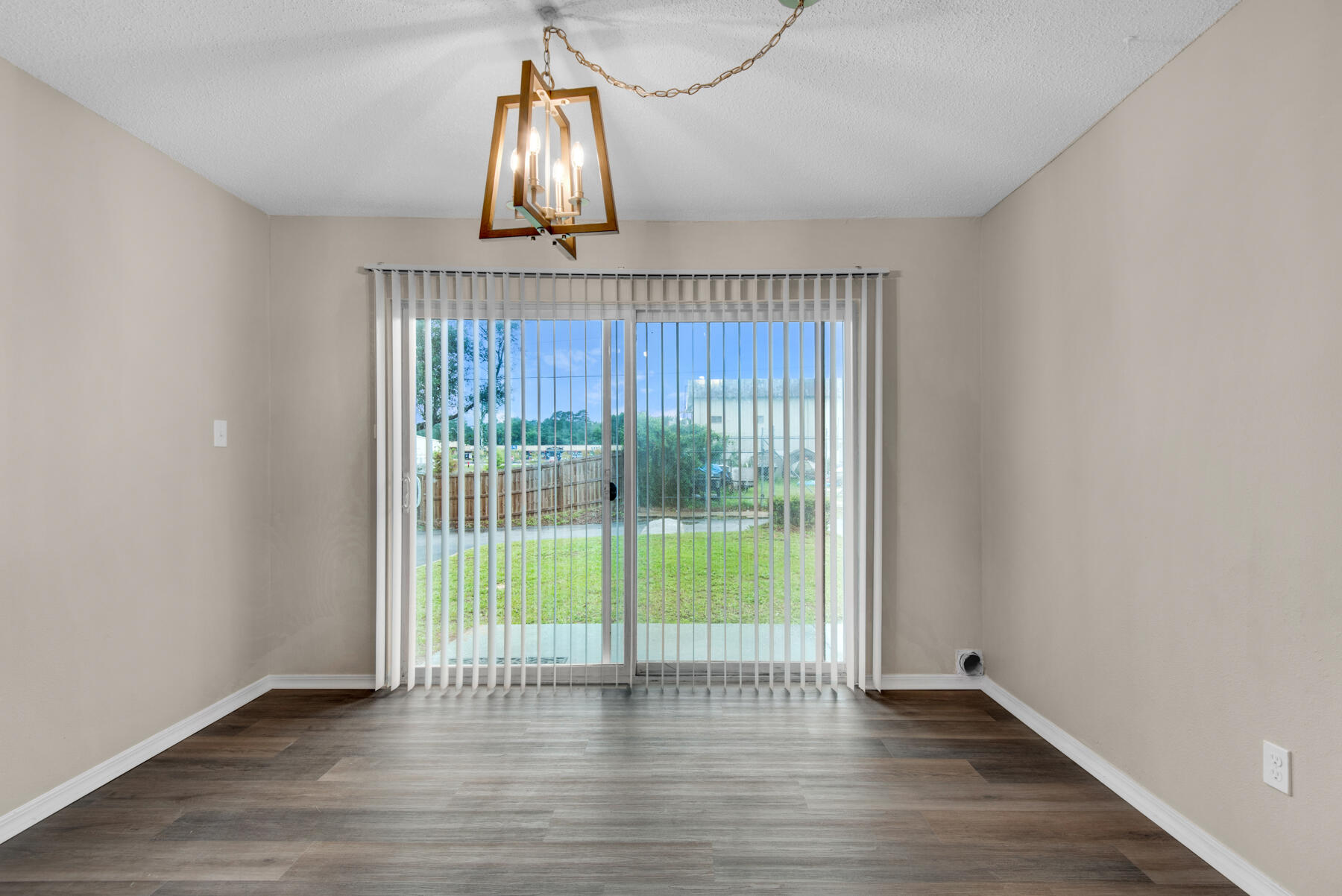 210 Pelham Road, Unit 119A Fort Walton Beach, FL 32547 - Photo 6 of 21 Dinning room