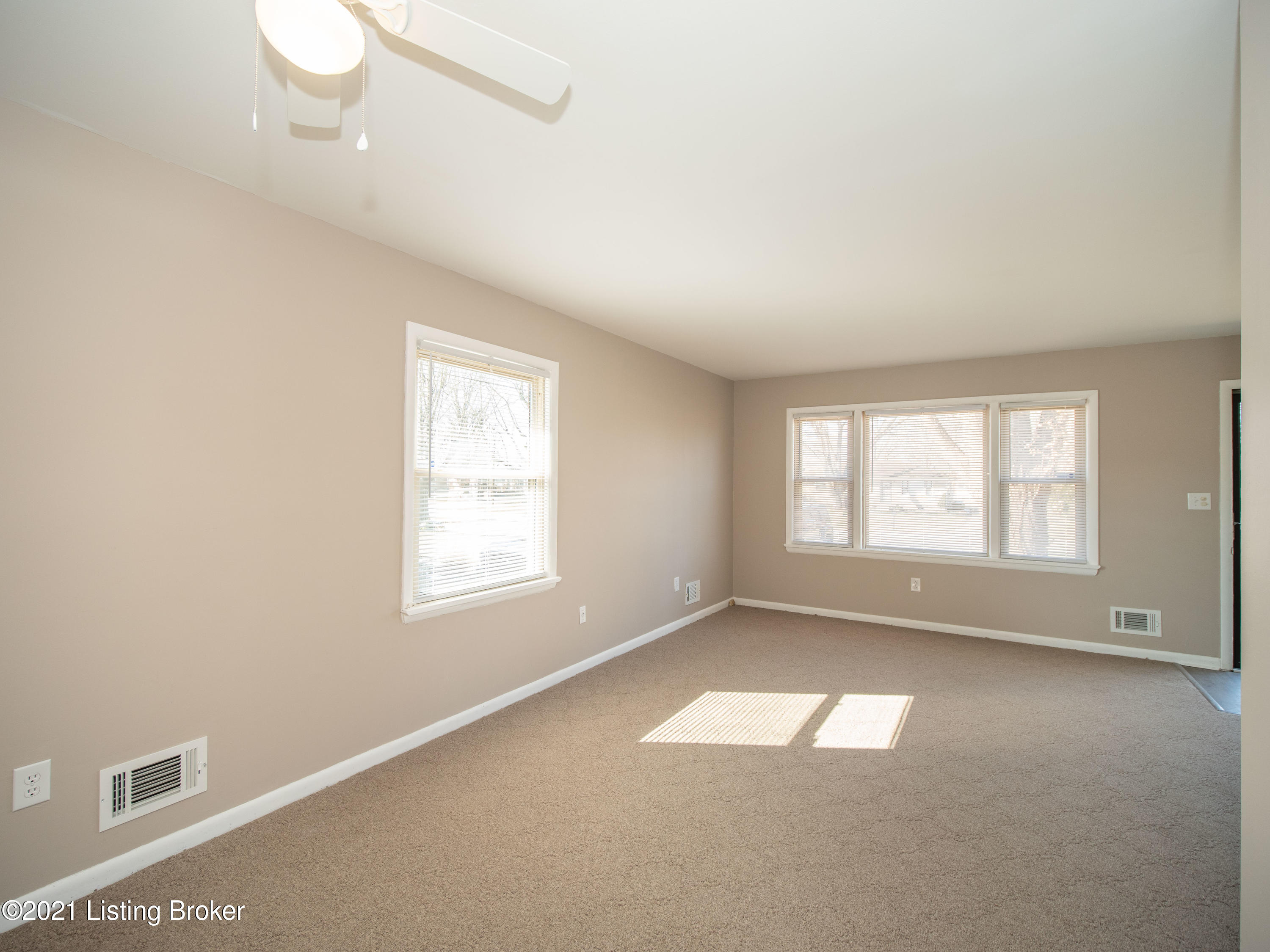 11007 Deering Road Louisville, KY 40272 - Photo 23 of 42 11007 Deering Road (21 of 50)