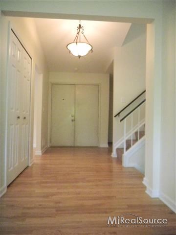 2945 Powderhorn Rochester, MI 48309 - Photo 20 of 25 31158108-19.JPG