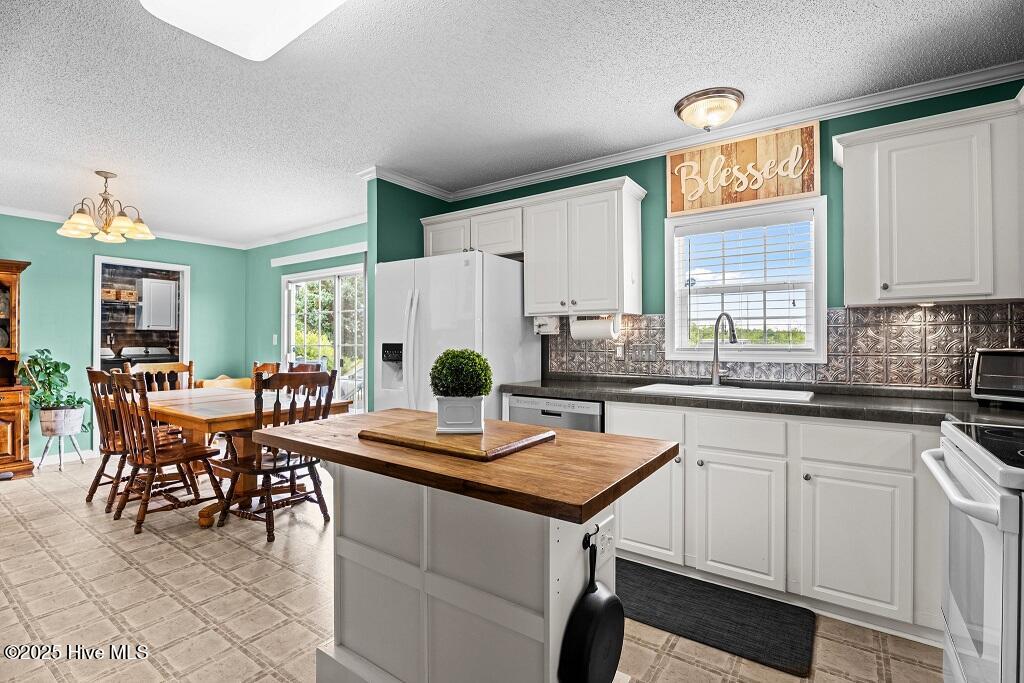 660 Jim Best Road Mount Olive, NC 28365 - Photo 12 of 31 Kitchen and dining combo pic_660 Jim Bes