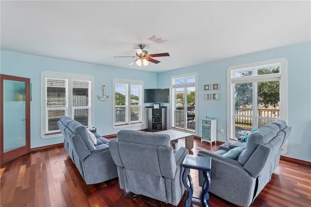 $575,000 | 207 South 2nd Street, Rockport, TX 78382