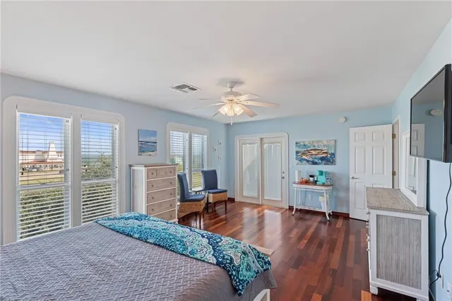 $575,000 | 207 South 2nd Street, Rockport, TX 78382