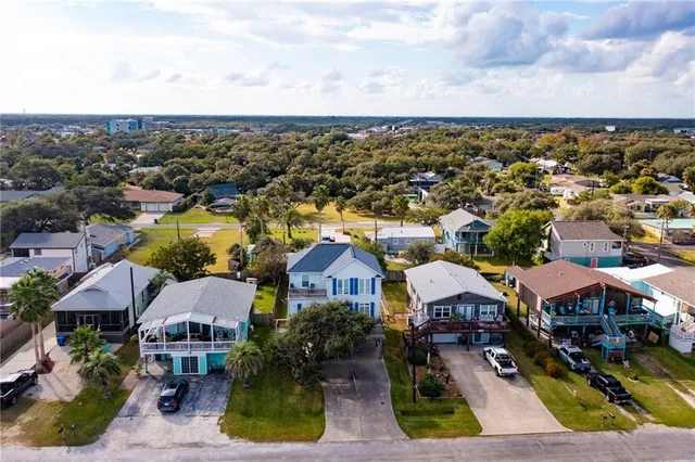 $575,000 | 207 South 2nd Street, Rockport, TX 78382