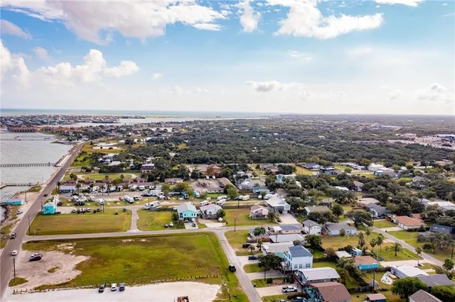 $575,000 | 207 South 2nd Street, Rockport, TX 78382