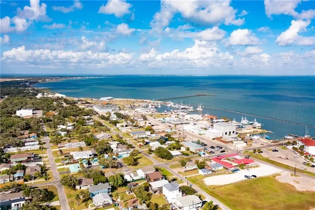 $575,000 | 207 South 2nd Street, Rockport, TX 78382