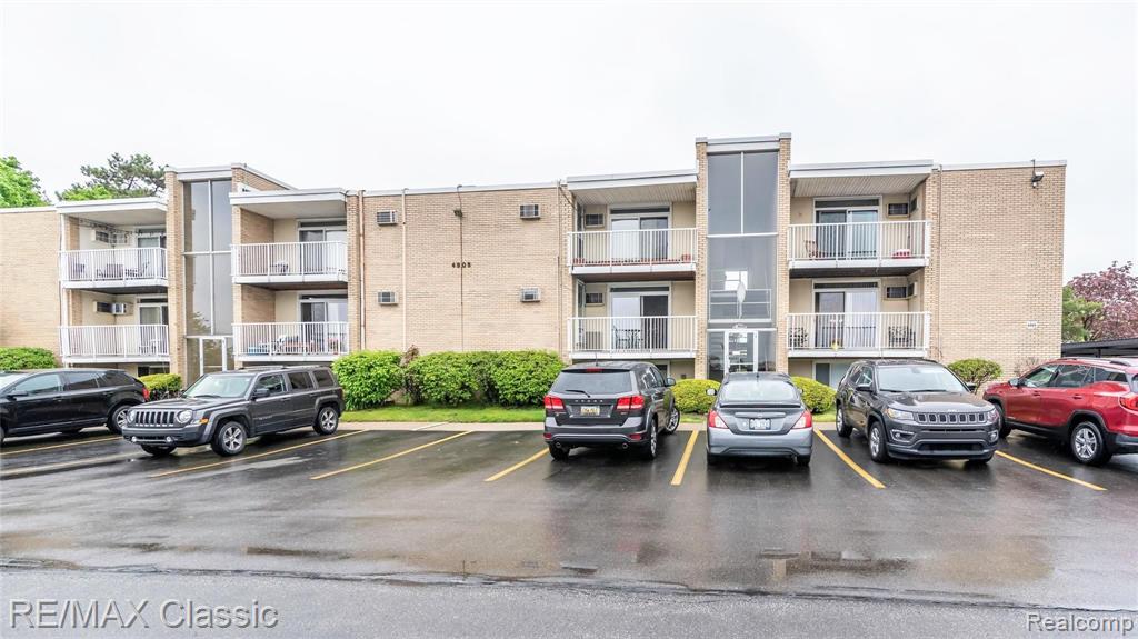 4905 Crooks Road, Unit B4 Royal Oak, MI 48073 - Photo 10 of 36