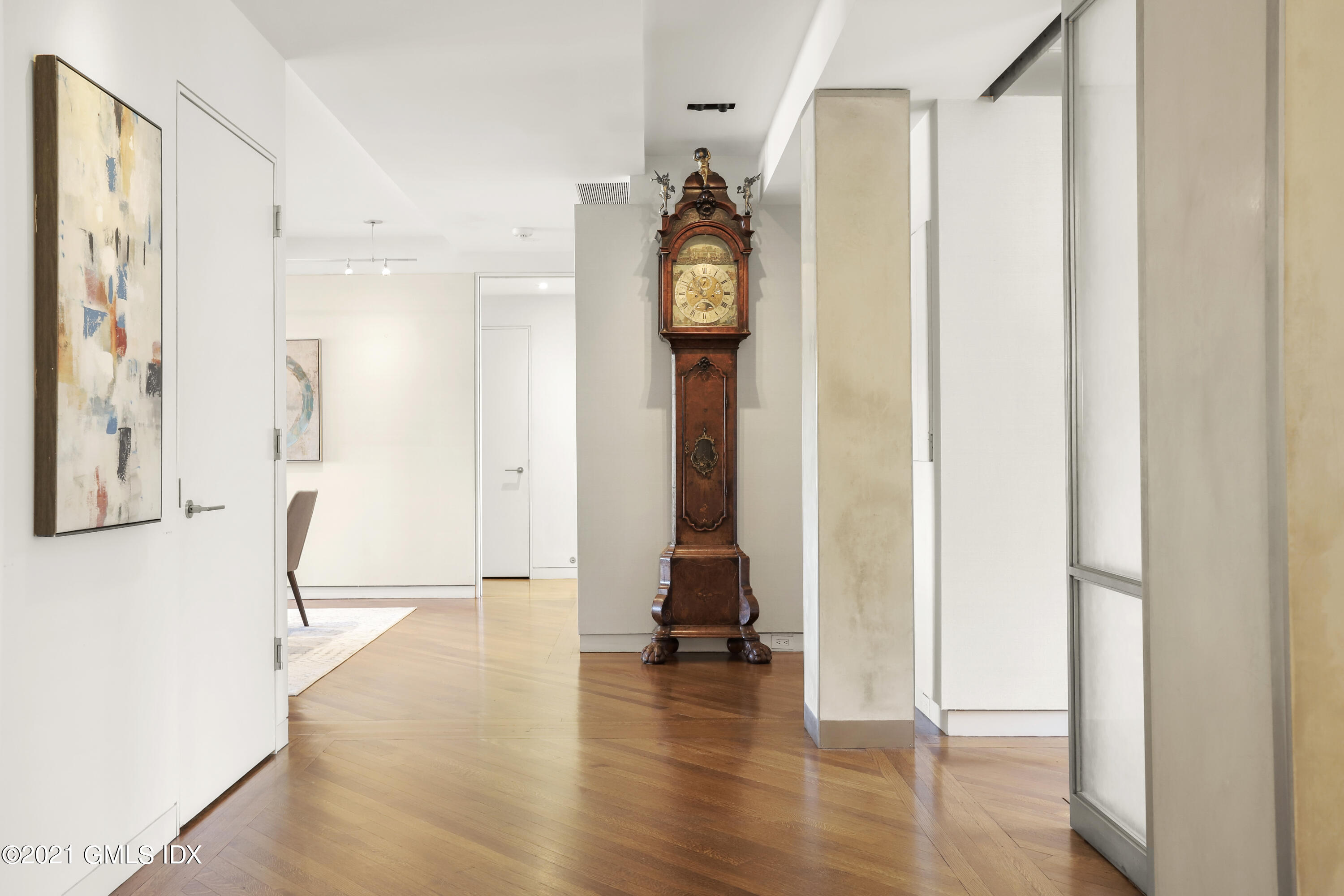 636 Steamboat Road, Unit 4A SOUTH Greenwich, CT 06830 - Photo 3 of 30 a view of a hallway with wooden floor