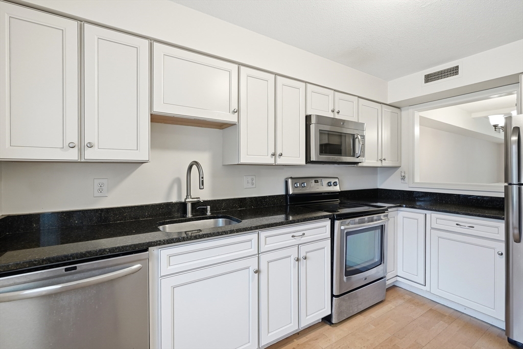 13 Beal's Cove Road, Unit F Hingham, MA 02043 - Photo 2 of 17