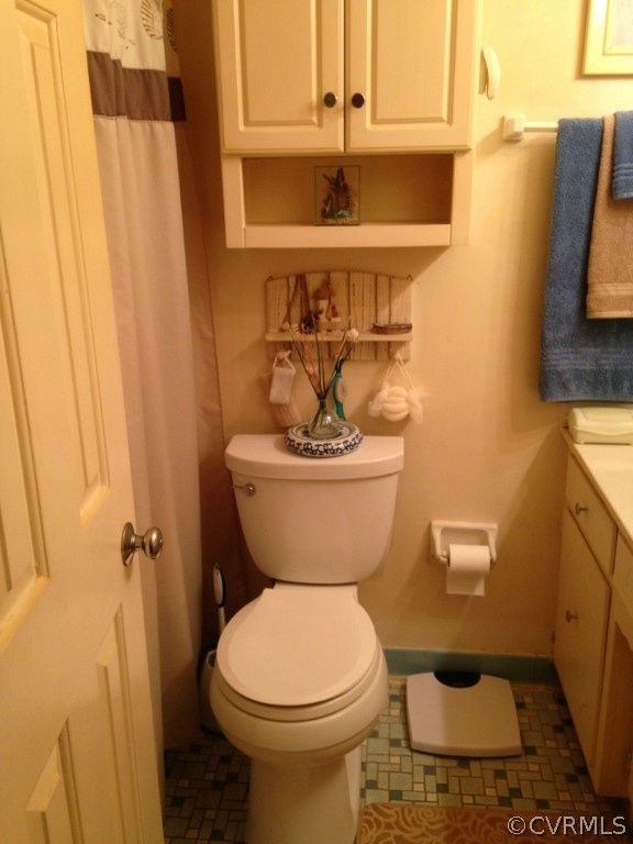 16131 Sandwave Road Chester, VA 23831 - Photo 11 of 24 a bathroom with a toilet sink and mirror