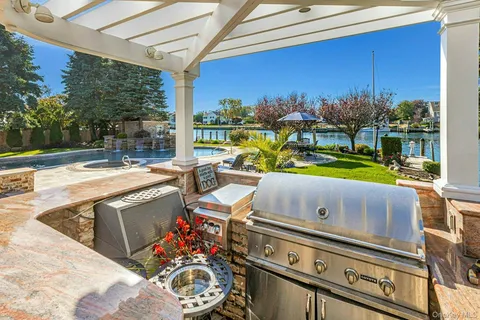 $2,799,000 | 10 Beech Road, Islip, NY 11751