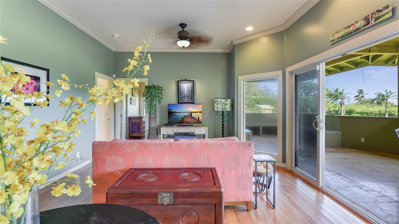 90 Kaupakalua Road Haiku, HI 96708 - Photo 11 of 30 a view of a dining room with furniture