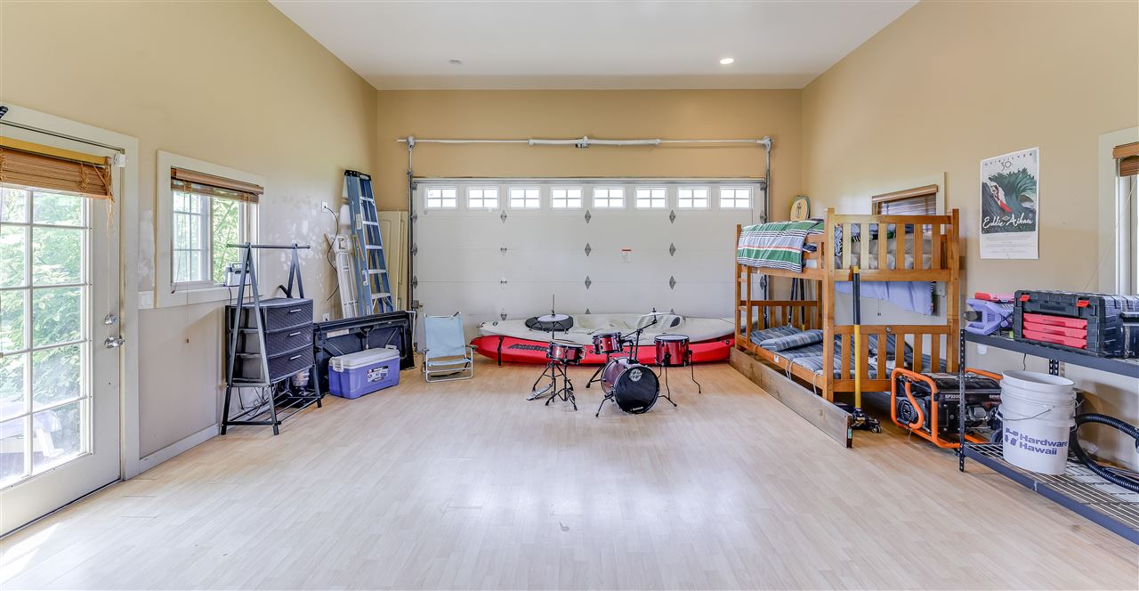 90 Kaupakalua Road Haiku, HI 96708 - Photo 18 of 30 a view of a room with gym equipment