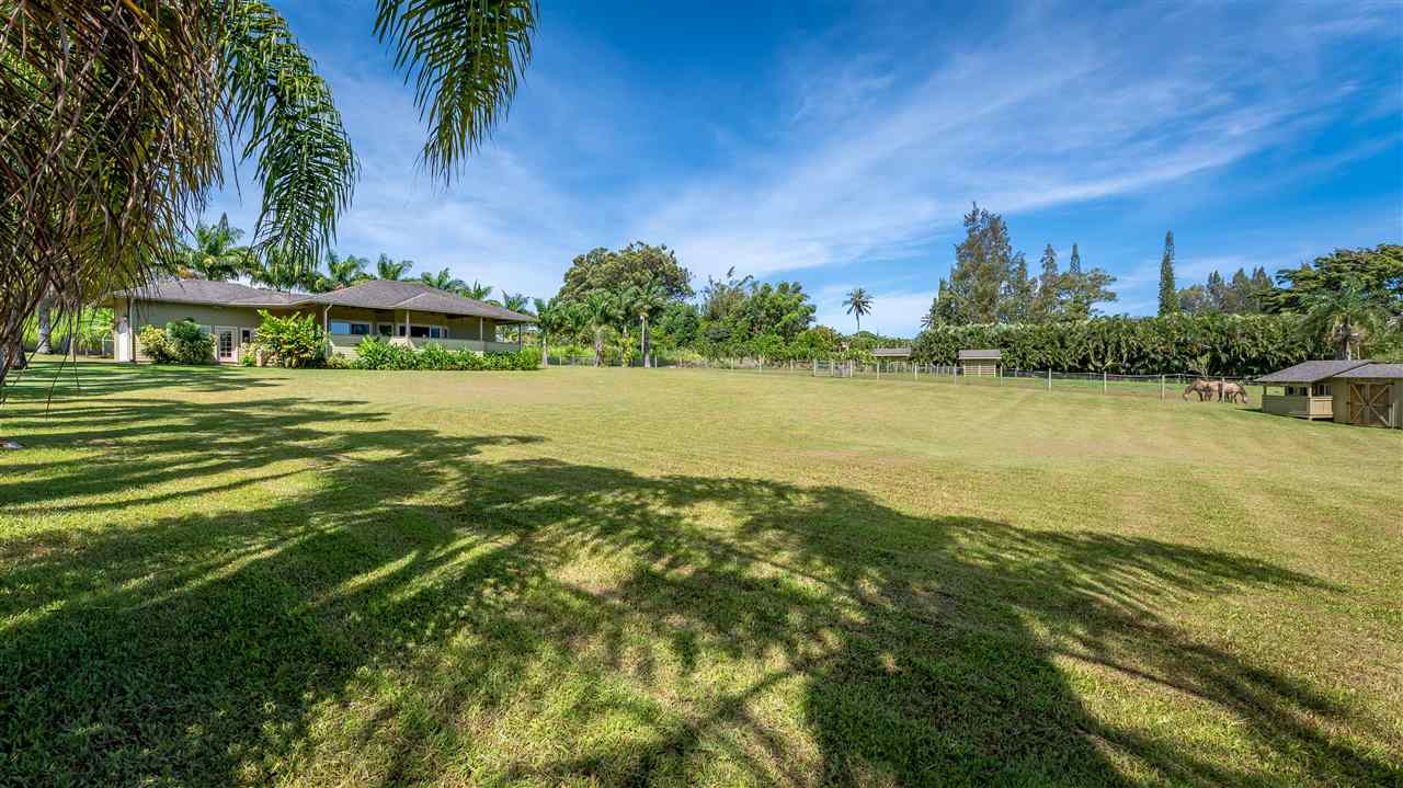 90 Kaupakalua Road Haiku, HI 96708 - Photo 4 of 30 a view of a city