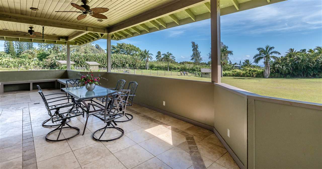 90 Kaupakalua Road Haiku, HI 96708 - Photo 8 of 30 a view of a patio with table and chairs with wooden floor