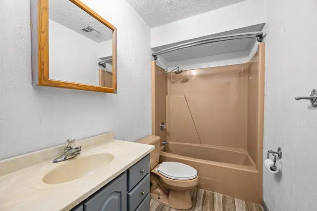 $550,000 | 4211 Highway 6, Coal Valley, IL 61240