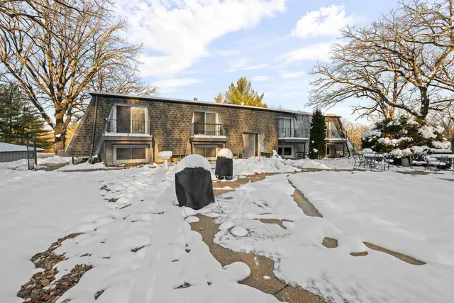 $550,000 | 4211 Highway 6, Coal Valley, IL 61240