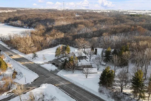 $550,000 | 4211 Highway 6, Coal Valley, IL 61240