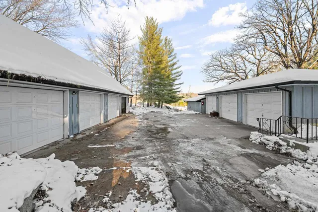 $550,000 | 4211 Highway 6, Coal Valley, IL 61240