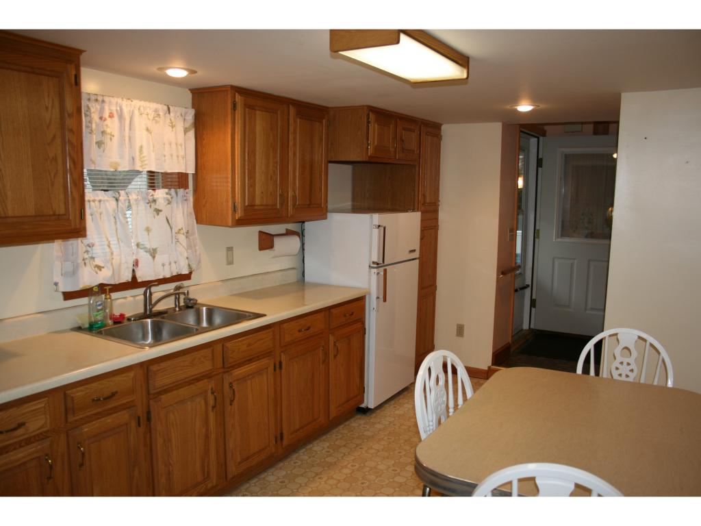 10 Oak Street Exeter, NH 03833 - Photo 3 of 14 Gallery Image 3
