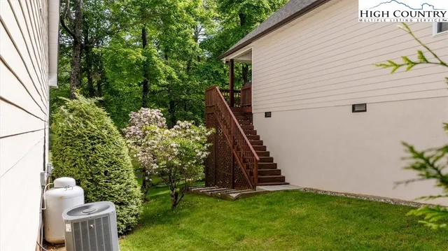 a view of a back yard of the house