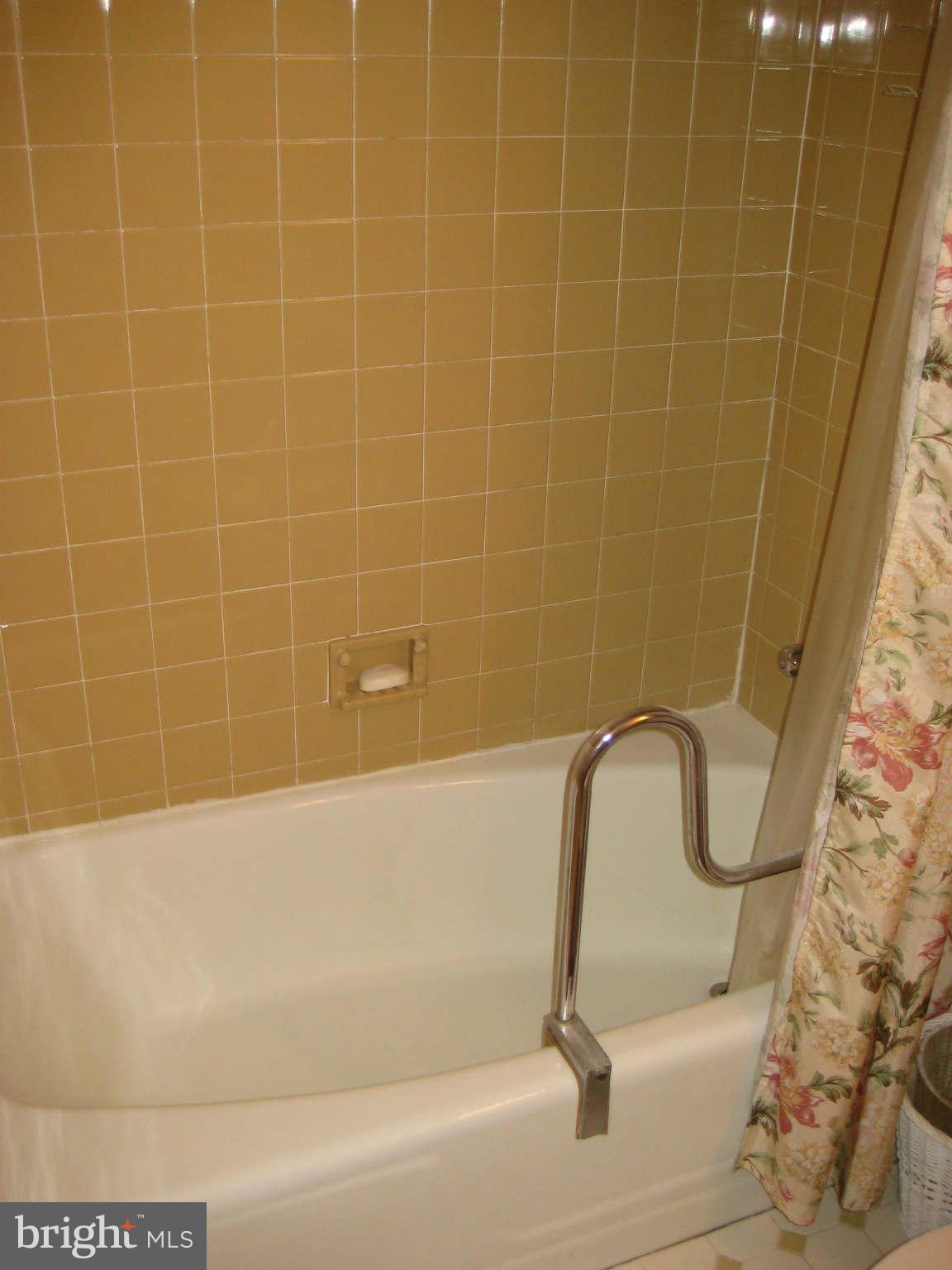 647 Washington Road, Unit 647 Westminster, MD 21157 - Photo 16 of 29 Bath