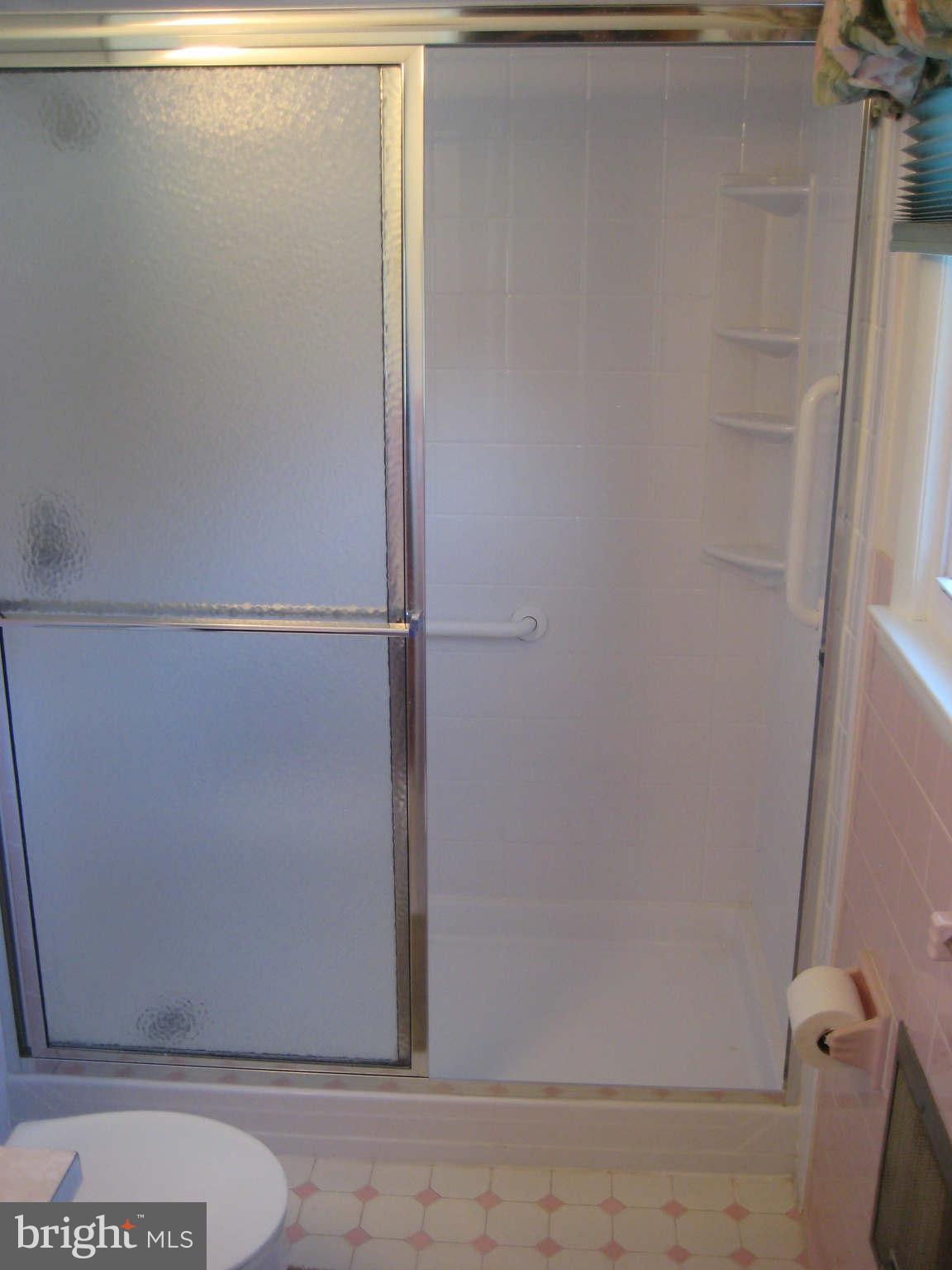 647 Washington Road, Unit 647 Westminster, MD 21157 - Photo 20 of 29 Bath (Master)