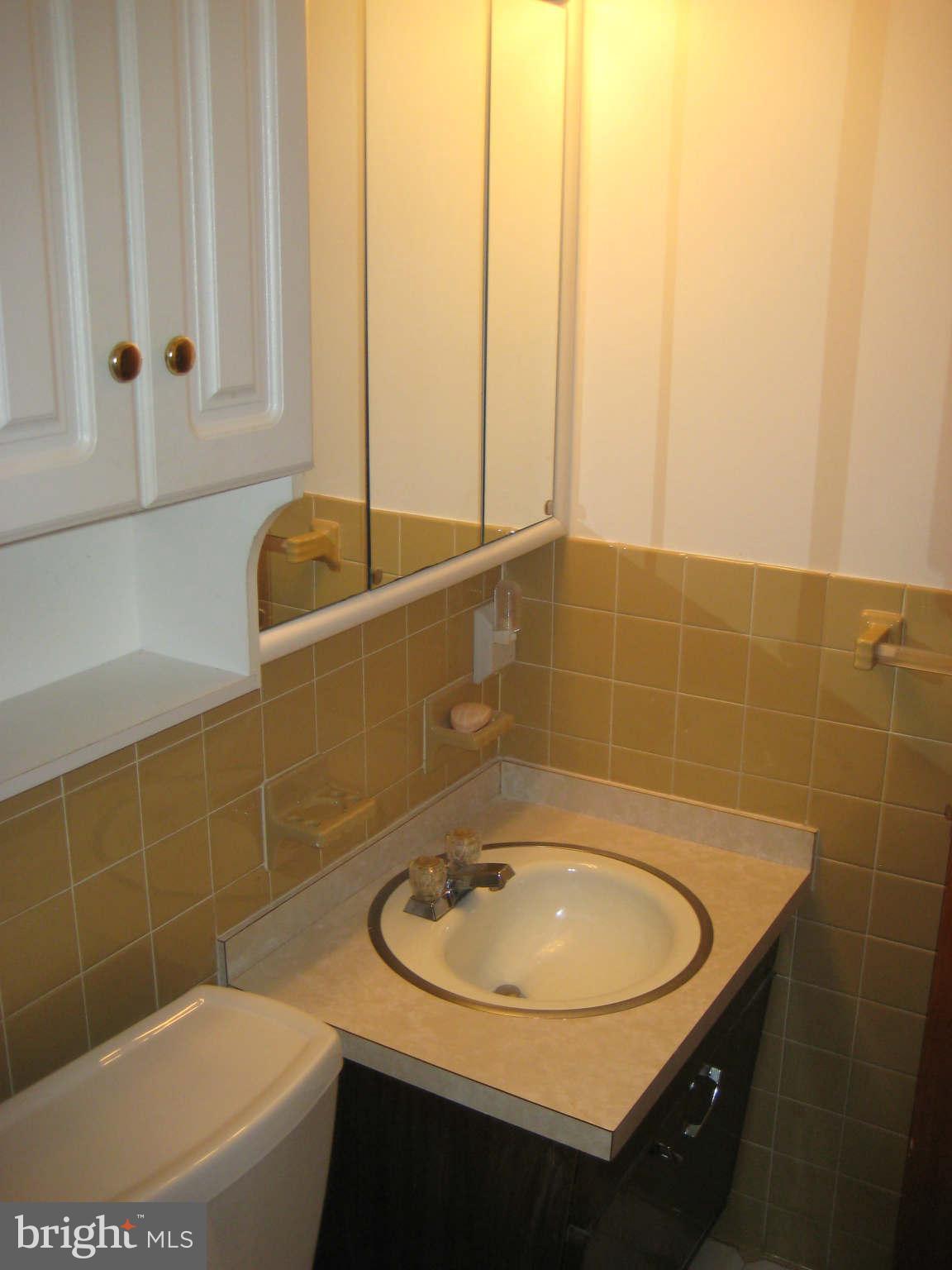 647 Washington Road, Unit 647 Westminster, MD 21157 - Photo 21 of 29 Bath